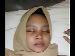 indonesian cewek jilbab dientot part 1
